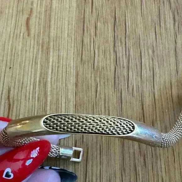 Vintage Avon Gold Tone Bracelet - Picture 3 of 4